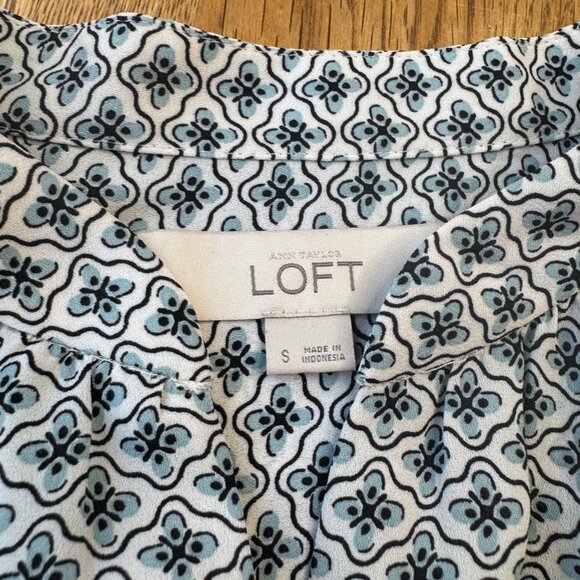 Ann Taylor LOFT Blue Geometric Pattern Top Size Small - Picture 3 of 9